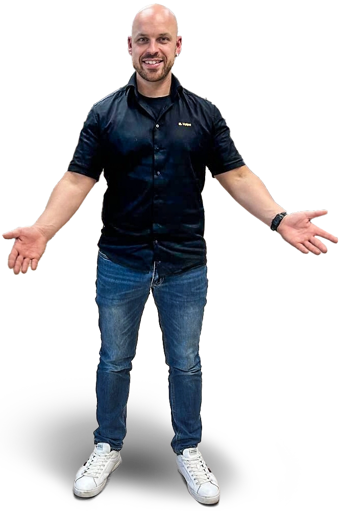 Benjamin Volpe, Geschäftsführer der Scholz GmbH in Aachen, lädt ein Warema-Markisen zu besichtigen Benjamin Volpe, Geschäftsführer der Scholz GmbH in Aachen, lädt ein Warema-Markisen zu besichtigen